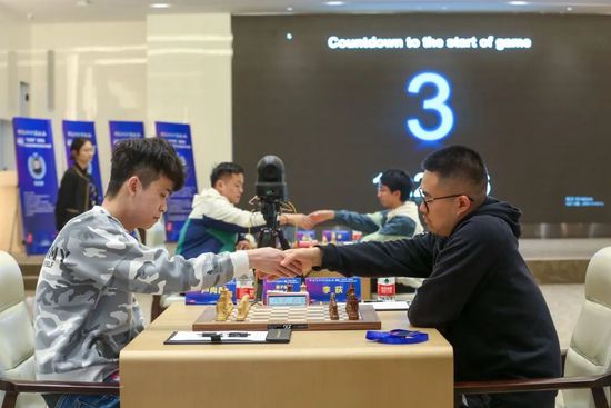果然，维克多的新片获得了巨大的成功。